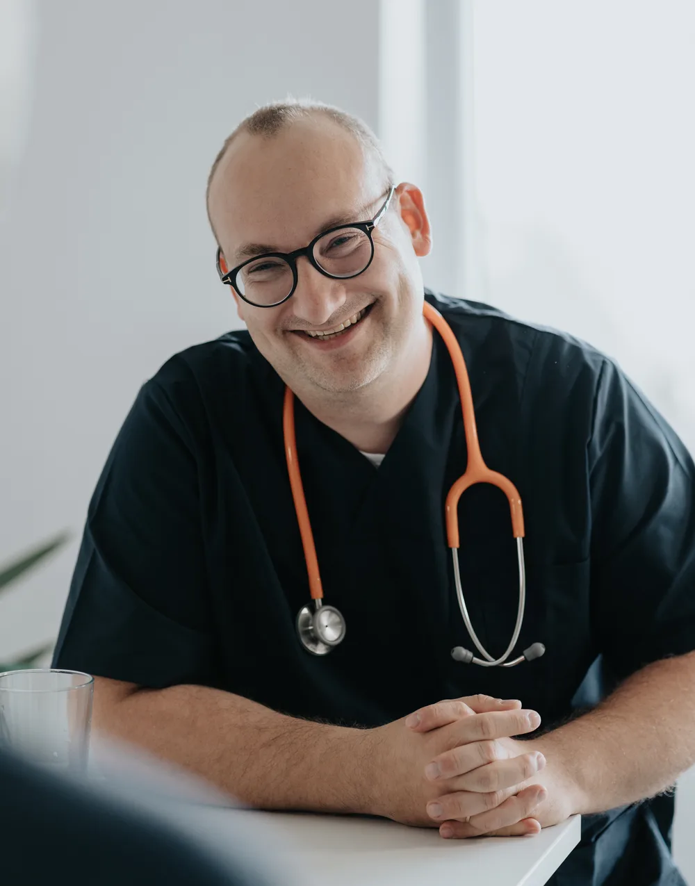 Matthias Scharle, Facharzt für Arbeitsmedizin, in der Praxis